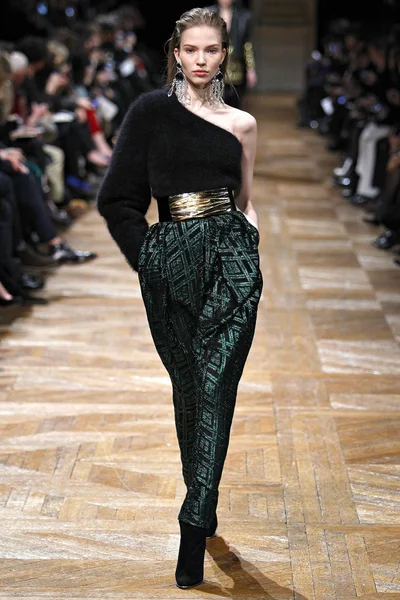 Look 27
